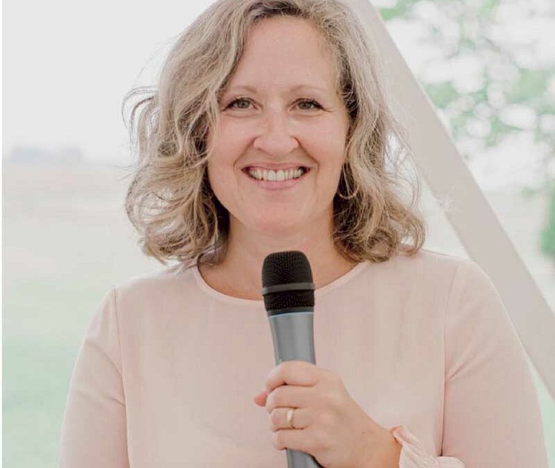 Julie Béard, organisatrice d’évènements et officiante de cérémonie laïque